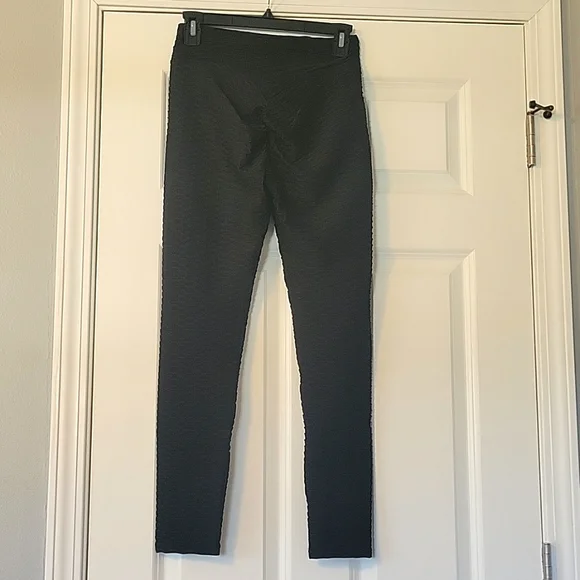 Butt Lifting Leggings - Picture 3 of 4